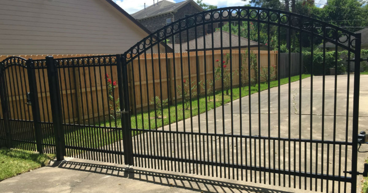 Driveway Gates Kingwood TX | Sentry Garage Door & Gates