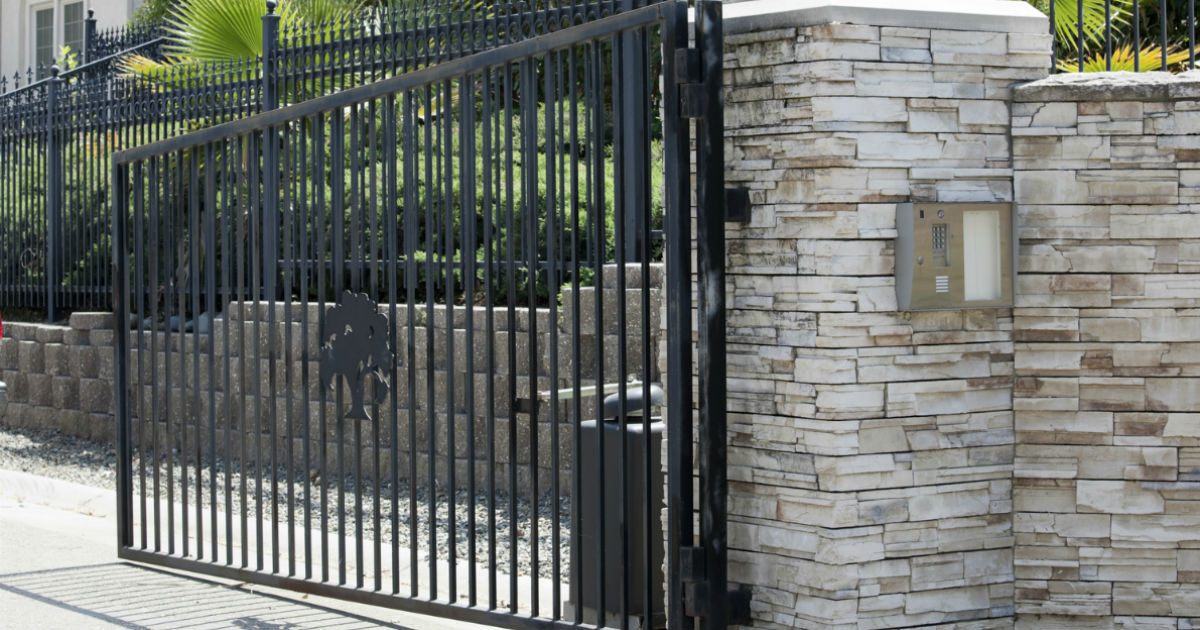 Iron gate for driveway completed project.