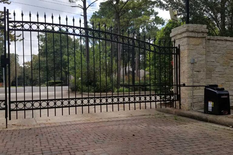 LiftMaster-Driveway-Gate Completed LiftMaster driveway gate project.