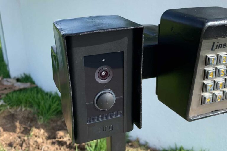 Frontgate camera installed with ring to view incoming visitors.
