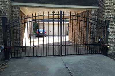 Completed gate project for driveway entrance fully automatic.